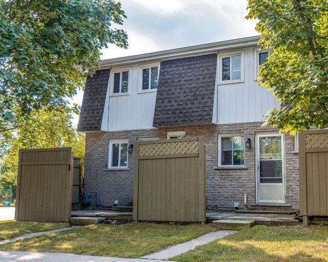 RENOVATED 2 bedroom Townhouse in Long Term Rentals in Woodstock