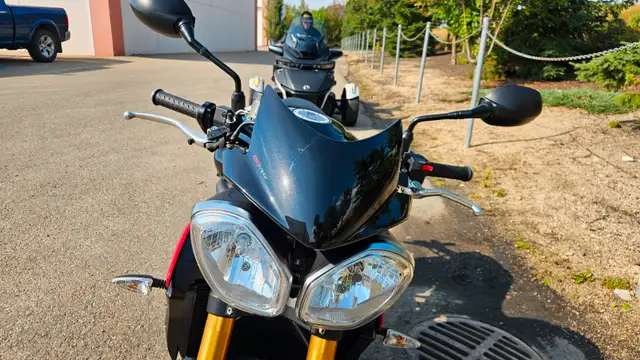 2015 Triumph Speed Triple R ABS - Only 5400km! in Street, Cruisers & Choppers in Edmonton - Image 12