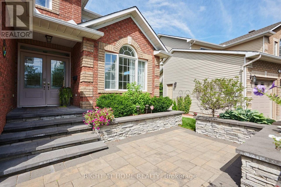 31 FORILLON CRESCENT Ottawa, Ontario 3