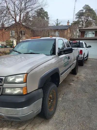Selling 2005 GMC Sierra 2500 Pickup Truck Comes with snow tires on rims. 6.0 L V8 Needs a little wor...