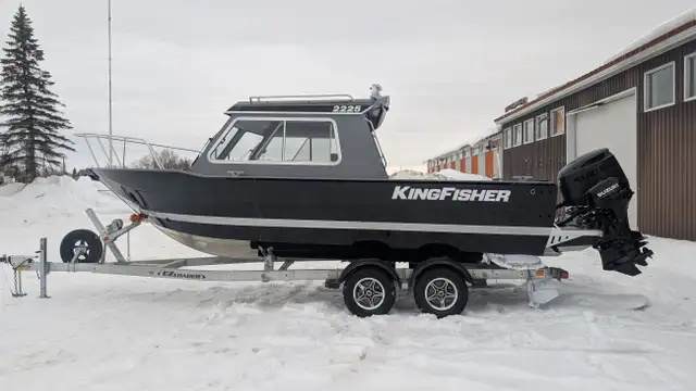 2026 Kingfisher Boats Escape 2225 Hard Top Black Suzuki DF250TXS in Powerboats & Motorboats in Barrie - Image 2