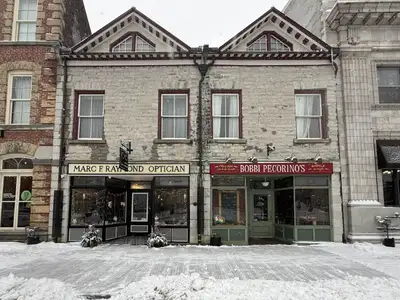 Availability: Immediately 2 bed, 1.5 bath upper level apartment Amazing location - overlooking Marke...