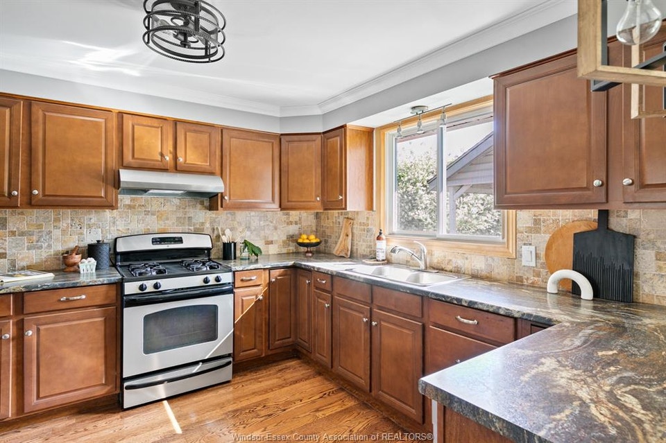 LARGE KINGSVILLE HOME FOR RENT 3