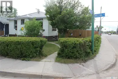 This is a great bungalow on a double lot in the desirable Cathedral area neighborhood, close to all...