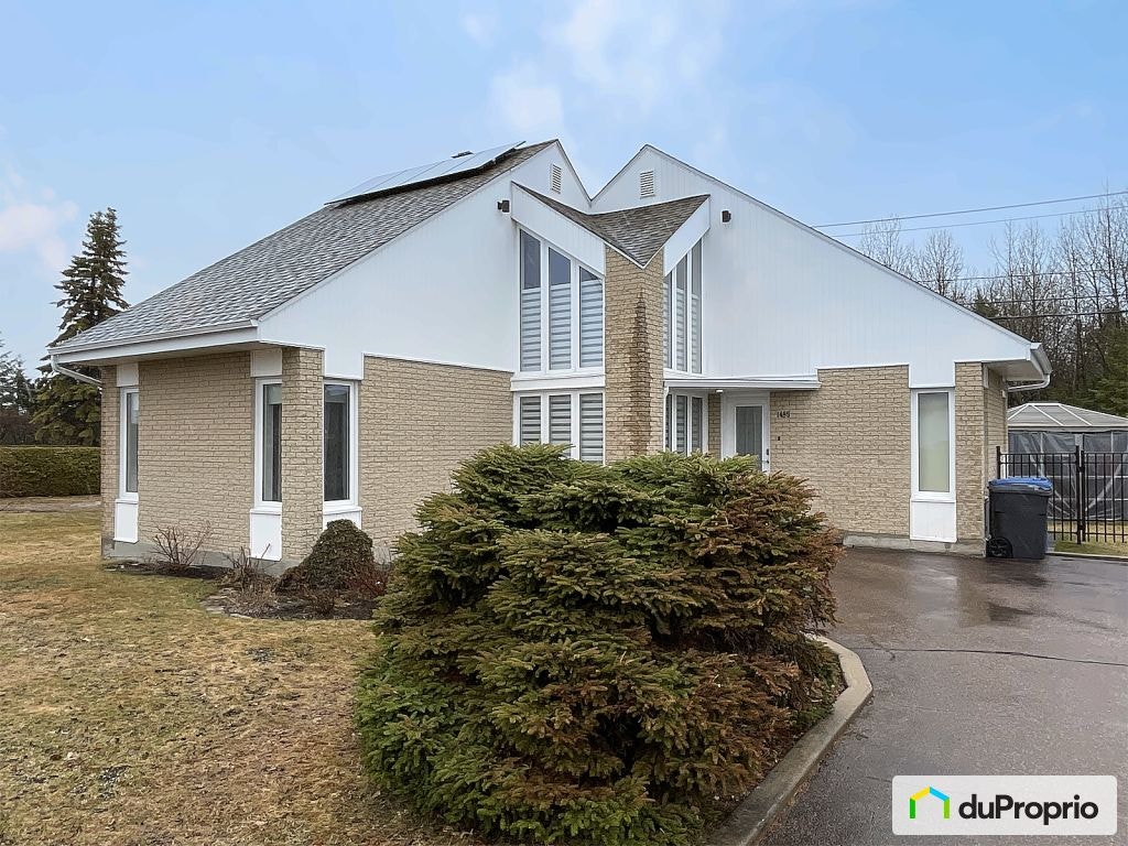 $418,000 - 2 Storey for sale in St-Felicien — photo 1