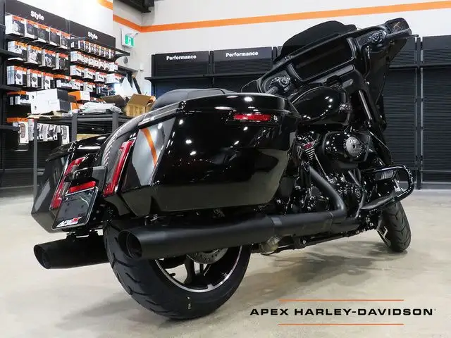 2025 Harley-Davidson FLHX - Street Glide in Sport Touring in Cambridge - Image 5