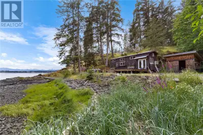 Captivating Seaside Tiny Home on Quadra Island. Discover an adventurer's dream retreat on this 1-acr...
