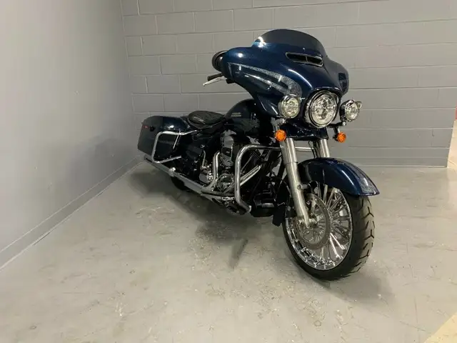 2016 Harley-Davidson Street Glide Special in Street, Cruisers & Choppers in Oshawa / Durham Region - Image 4