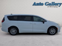 CLEAN CARFAX, LUXURY SEATING FOR 7 Discover comfort, versatility, and premium features in this 2024... (image 5)