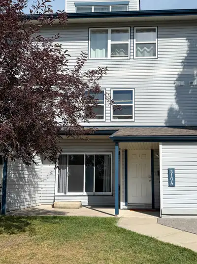 #8541- 2Bed/1Bath Cond in Haywood Court. Avail Aug 1st. $1650
