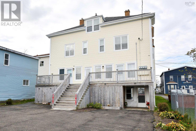 121-123 PIERCE Street North Sydney, Nova Scotia in Houses for Sale in Cape Breton - Image 3