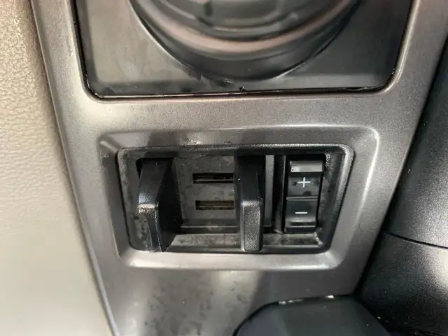 2016 FORD F-150 4X4 CREW 6.5FT LOW KMS LOADED in Cars & Trucks in Guelph - Image 28