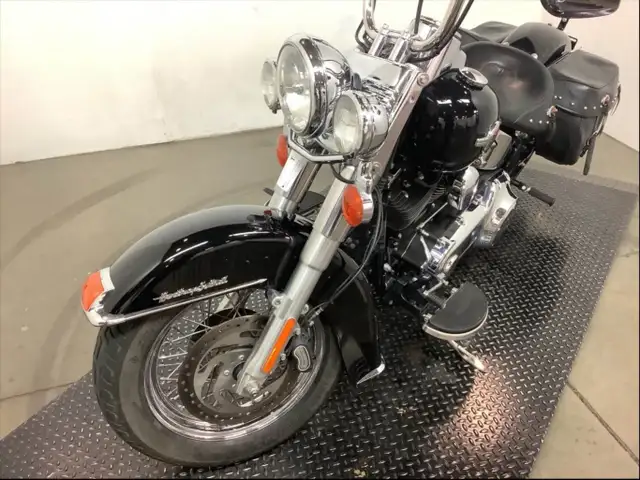 2016-Harley-Davidson FLSTC in103 in Heritage Softail Classic in Street, Cruisers & Choppers in City of Toronto - Image 9