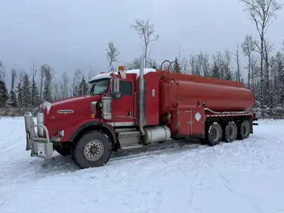 2006 Kenworth T800 Tri-axle TC 406 Tank Truck Tractor Comes with a Cat C15 ACERT diesel engine, 1013...