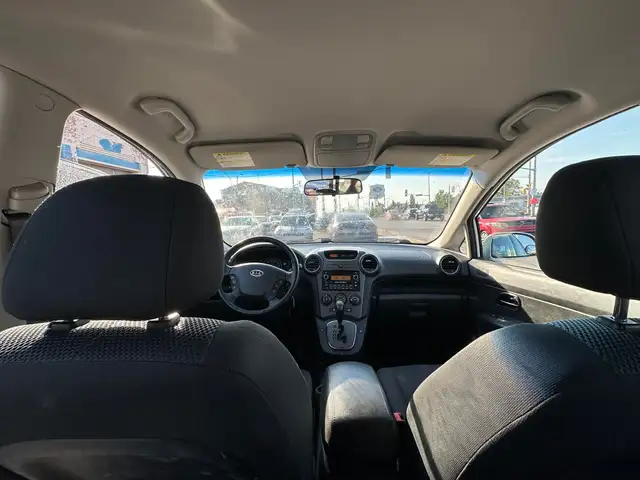 2011 Kia Rondo EX in Cars & Trucks in St. Catharines - Image 14
