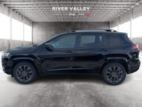 HEATED FRONT SEATS, HEATED STEERING WHEEL, REMOTE ENGINE START, POWER LIFTGATE, TRAILER SWAY CONTROL... (image 5)