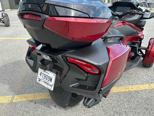 2025 CAN-AM Spyder RT Limited SE6 in Sport Touring in Lanaudière - Image 9