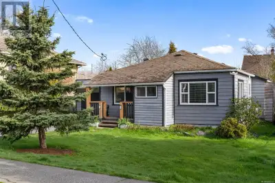OPEN HOUSE SATURDAY, JULY 5th 11:00 AM-12:30 PM**** Welcome to 450 Obed Avenue—a charming, updated h...