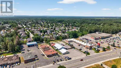 Excellent opportunity in Angus! This 7,750 sq. ft. service retail building sits on a 1-acre site wit...