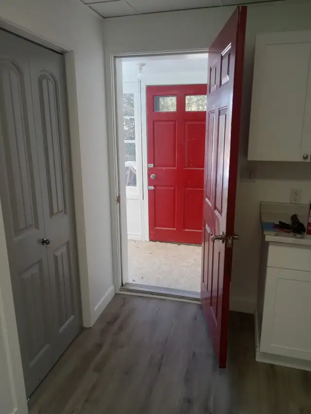 18 Cedar St #1- Large 2 Br Flat, North, Laundry hookups