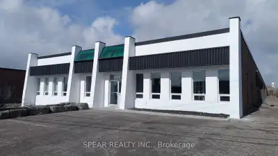 Recently Renovated and Refurbished Inside and out, This Free Stand in Mississauga is in a Prime Loca...