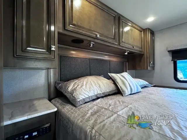 2021 Holiday Rambler Admiral 34J only 13 Milles in RVs & Motorhomes in Moncton - Image 60