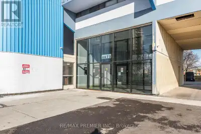 Bright And Spacious One Bedroom Condo..... Great Layout..... Very Spacious Bedroom .... Nice Size Ki...