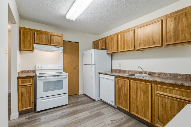 Townhomes for Rent In Southwest Edmonton - Huntington Hill Coach in Long Term Rentals in Edmonton - Image 4