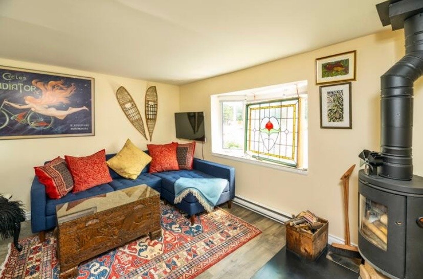 Comfortable 2-Bedroom, 1-Bathroom Home 2