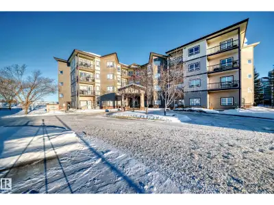 This top floor unit has 9 ft ceilings and is in a great location in the Manor at Southfort condo com...