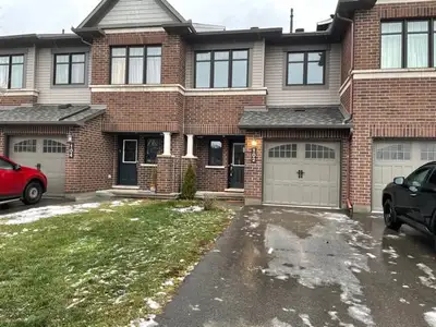Ottawa, Orleans. Welcome home to this beautiful 3-bedroom, 2.5-bathroom Townhouse, available for ren...