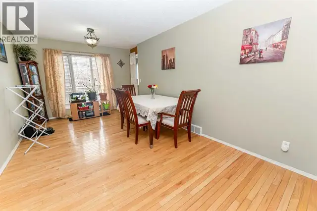 63 Hawkmount Green NW Calgary, Alberta in Houses for Sale in Calgary - Image 10