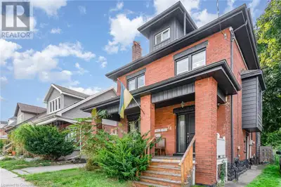 3-unit home in a fantastic Delta location! Perfect for house-hackers or to add to your investment po...