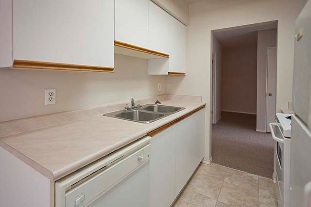 Royal Ridge Apartments - 1 Bdrm available at 315 Agnes Street, N in Long Term Rentals in Burnaby/New Westminster - Image 2