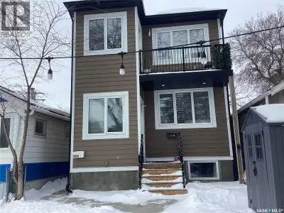This clean, solid 2015 built Duplex with a non regulation suite in basement is ready for new owners,...