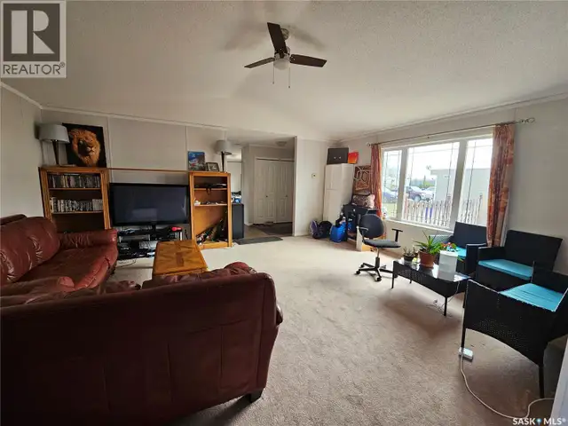10 Four Seasons Trailer COURT Shaunavon, Saskatchewan in Houses for Sale in Swift Current - Image 7