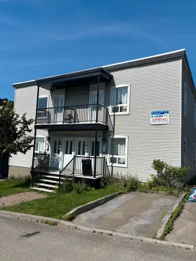 Beau grand 4 1/2, Ste-Foy, 2e étage, frais peint