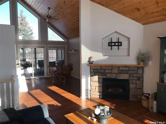 *** NEW PRICE *** 15 Min West of Meadow Lake63436972179201123