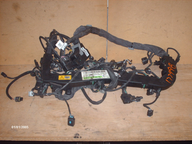 MERCEDES "GLK 250 " ENGINE WIRING HARNESS in Engine & Engine Parts in City of Toronto - Image 2