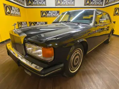 EXPERIENCE TIMELESS LUXURY AND ICONIC BRITISH CRAFTSMANSHIP WITH THIS 1988 ROLLS-ROYCE SILVER SPUR....