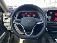 * Drivetrain: Standard 4MOTION All-Wheel Drive system paired with an 8-speed automatic transmission... (image 5)