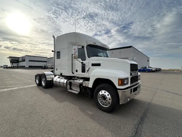 2024 Mack Pinnacle 64T 70 in Heavy Trucks in Regina - Image 8