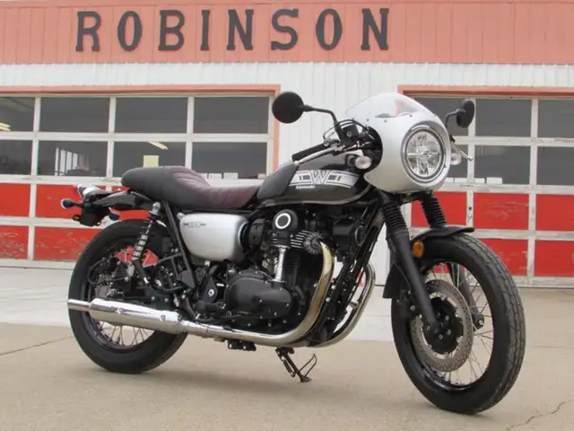 2020 Kawasaki W800 Cafe in Sport Bikes in Leamington - Image 2