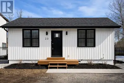 Charming Renovated Bungalow Backing Onto Lions Park in the Heart of Erin,Welcome to this beautifully...