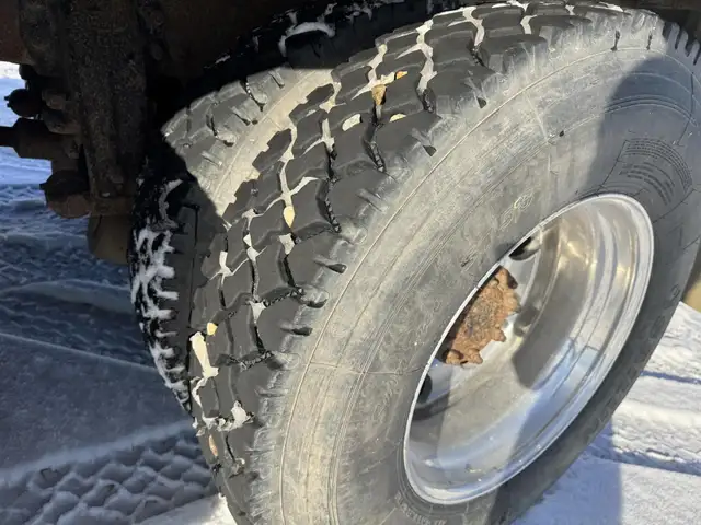 2005 PETERBILT 335 in Heavy Trucks in Saskatoon - Image 55