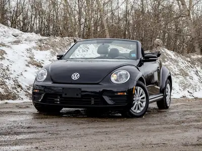 This Volkswagen blends iconic design with open-air driving fun. This vehicle has no reported acciden...