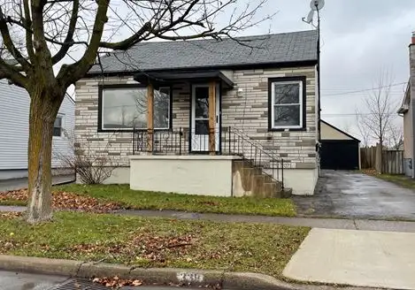 Two bed duplex unit with AC, Laundry $1550 - 338 Dieppe Welland