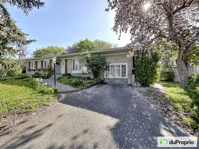 899 000$ - Bungalow à vendre à Longueuil (Vieux-Longueuil) dans Maisons à vendre  à Longueuil/Rive Sud