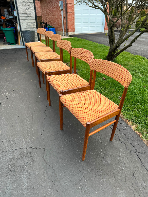 6 mid century modern teak dining chairs vintage in Dining Tables & Sets in Hamilton - Image 2
