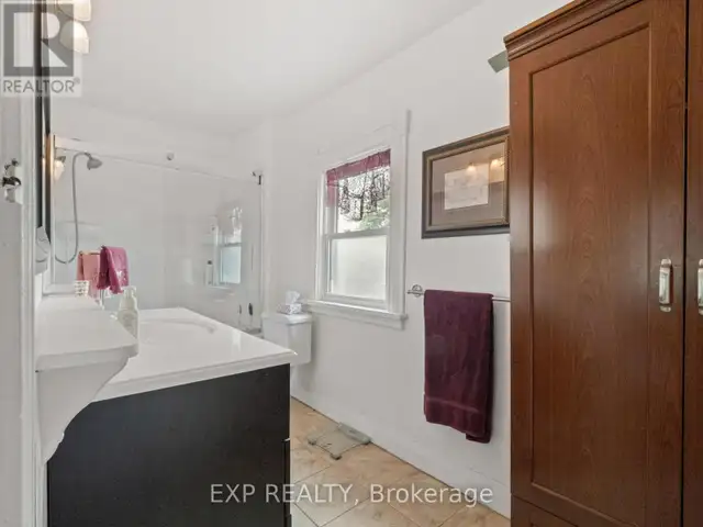 4448 FIFTH AVENUE Niagara Falls (Downtown), Ontario in Houses for Sale in St. Catharines - Image 21